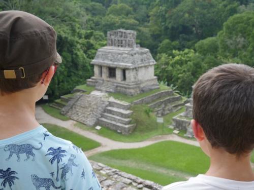 Les deux frères regardent Palenque, Chiapas